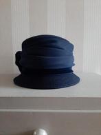 Dames hoed vilt donkerblauw., 56 of 57 cm (M, 7 of 7⅛ inch), Hoed, Ophalen of Verzenden, Onbekend
