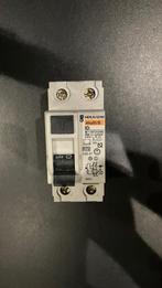 Aardlekschakelaar Merlin Gerin Multi 9, Doe-het-zelf en Verbouw, Ophalen of Verzenden, Zo goed als nieuw, Schakelaar