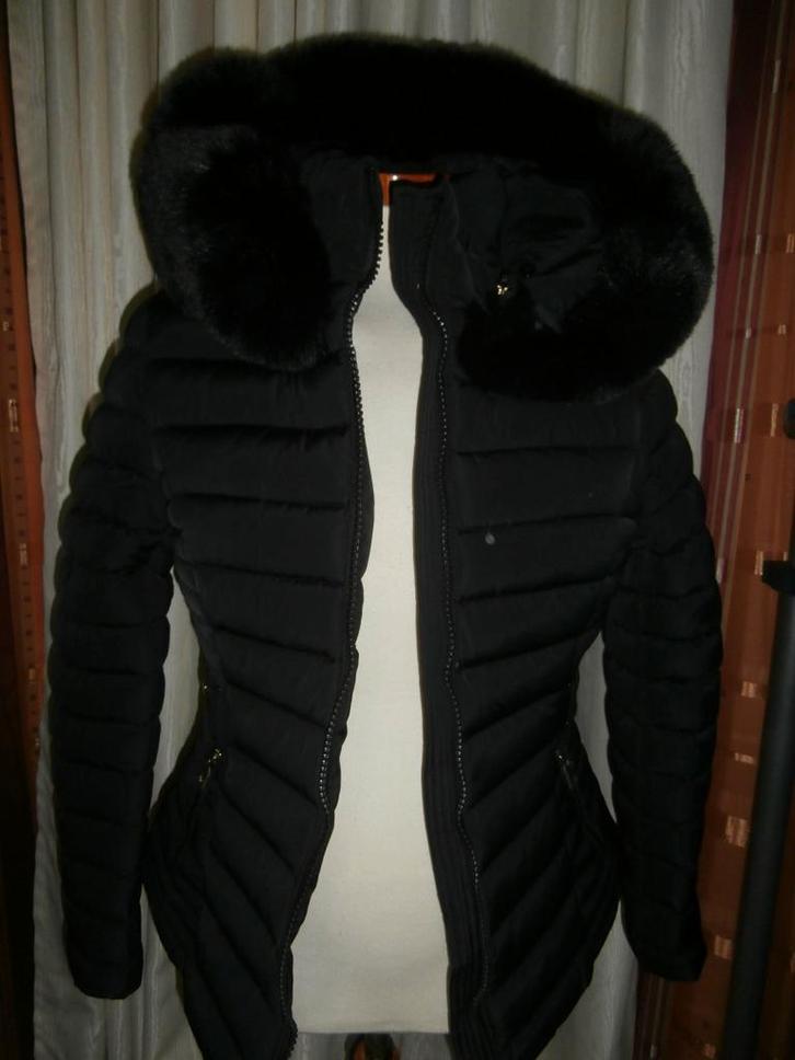Zwarte winterjas. mt. S kleine M kan ook passen mag., Kleding | Dames, Jassen | Winter, Nieuw, Maat 36 (S), Zwart, Ophalen