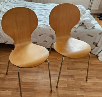 Gratis 2 stoeltjes in Aalten Achterhoek beschikbaar voor biedingen