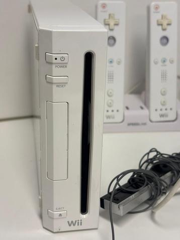 Nintendo Wii Console + 2 Controllers + Accessoires beschikbaar voor biedingen