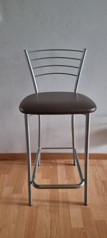 Mooie barkruk beschikbaar voor biedingen