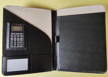 Nieuwe schrijfmap met calculator / conferentiemap beschikbaar voor biedingen