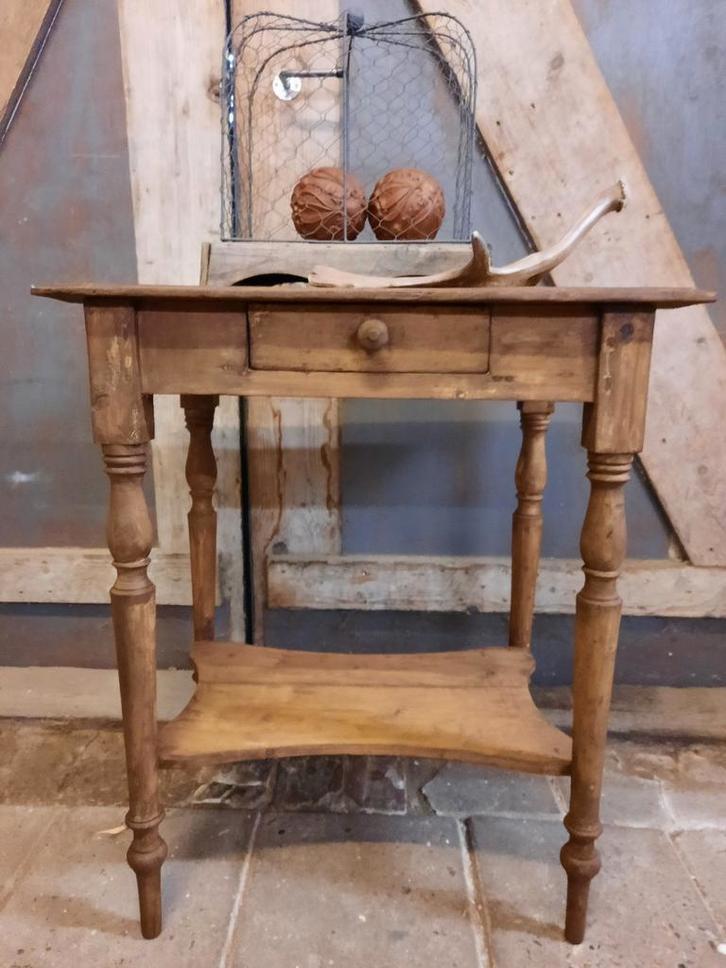Oude bijzettafel sidetable tafeltje met lade stoer sober, Huis en Inrichting, Tafels | Sidetables, Gebruikt, 25 tot 50 cm, 50 tot 100 cm