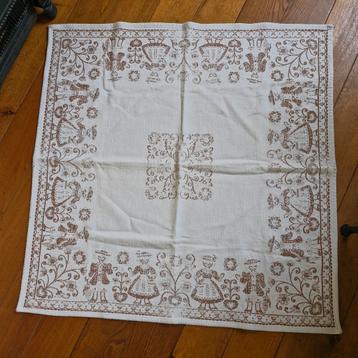 Vintage Tafelkleed met Folklore Motief beschikbaar voor biedingen