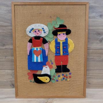 Vintage lijst met werk op jute, 75 cm hoog , 57 cm breed beschikbaar voor biedingen