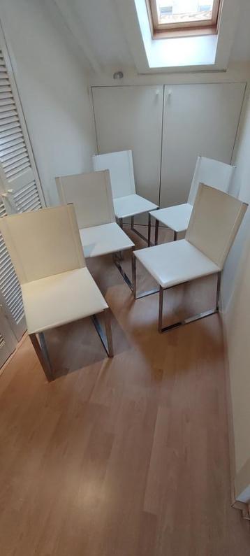 5 witte keuken / eetkamer stoelen beschikbaar voor biedingen