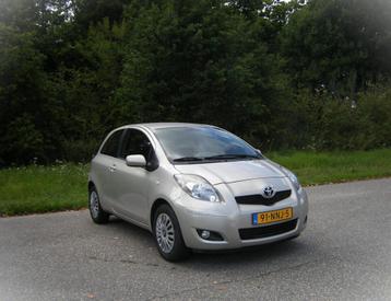 Toyota Yaris 1.3 VVTi Aspiration AUTOMAAT . Airco . Cruiscon beschikbaar voor biedingen