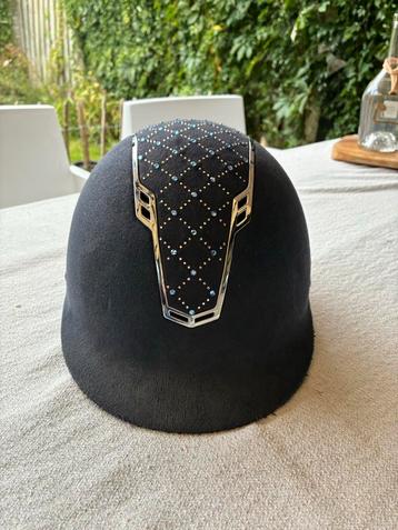 Cap voor paardrijden beschikbaar voor biedingen