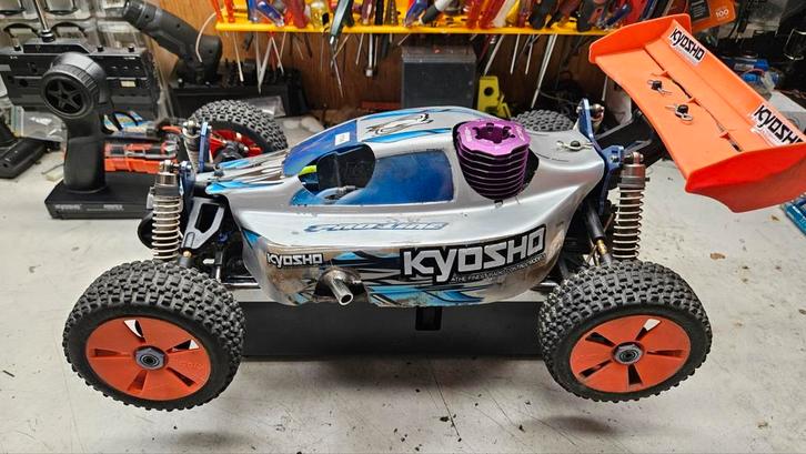 Te koop mooie team kyocho, Hobby en Vrije tijd, Modelbouw | Radiografisch | Auto's, Gebruikt, Auto offroad, Nitro, Schaal 1:8