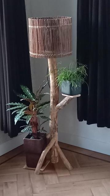 schemerlamp van natuurlijke materialen  beschikbaar voor biedingen