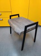 Houten kruk met metalen frame, Ophalen of Verzenden, Rechthoekig, Minder dan 50 cm