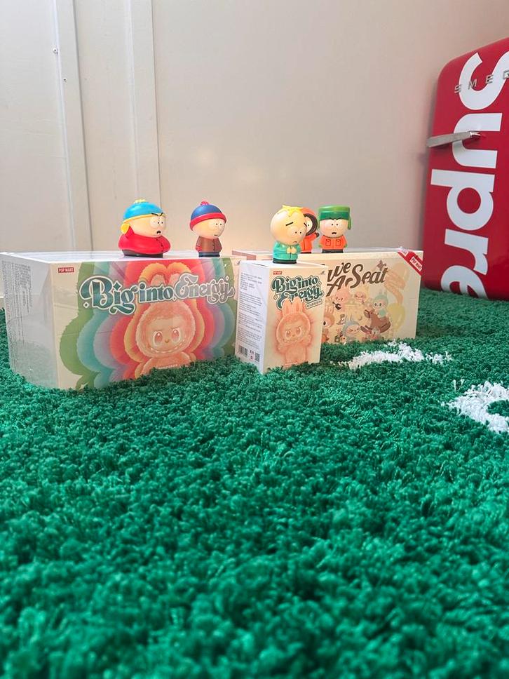 Labubu Have A Seat & Into Big Energy Box + Single, Verzamelen, Poppetjes en Figuurtjes, Nieuw, Ophalen of Verzenden