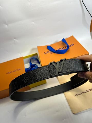 Luxury Black Leather Belt – 110cm beschikbaar voor biedingen