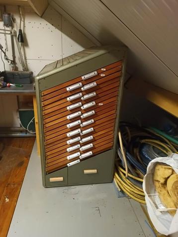 Vintage Letterkast Staal/Hout - 22 Lades beschikbaar voor biedingen