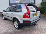Volvo XC90 2.5 T Momentum/7persoons/Automaat/Cruise-c/Climat, Gebruikt, 7 stoelen, 2521 cc, Vierwielaandrijving