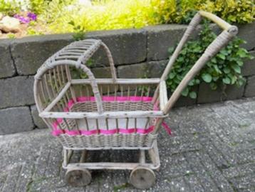 Poppenwagentje beschikbaar voor biedingen