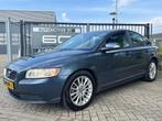 Volvo S40 1.8 | AIRCO | CC | TREKHAAK | LM | NL AUTO |, Auto's, Volvo, Voorwielaandrijving, Gebruikt, Zwart, 4 cilinders