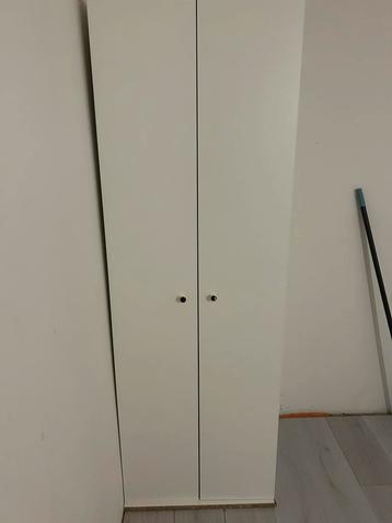 Ikea kinder kledingkast. MOET ZSM WEG!