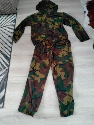 Tweedelige camouflage overtrek pak , nieuw . beschikbaar voor biedingen