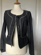 VANILIA ELEMENTS grijs jasje met witte bies maat 36, Kleding | Dames, Jasjes, Kostuums en Pakken, Vanilia, Ophalen of Verzenden