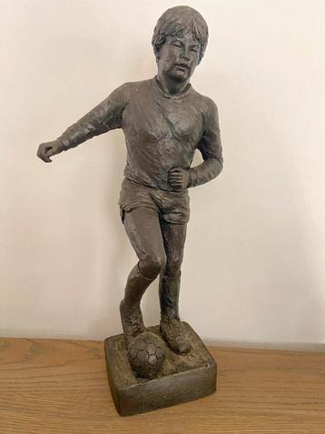 Mooi gedetailleerd beeld Voetballer beschikbaar voor biedingen