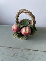 Vintage Italiaans beeldje mandje met fruit. Porselein., Ophalen