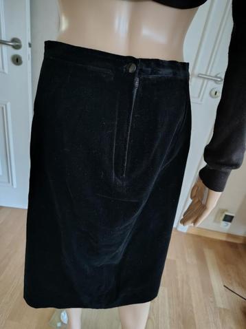 vintage zwart fluwelen rok <3  beschikbaar voor biedingen