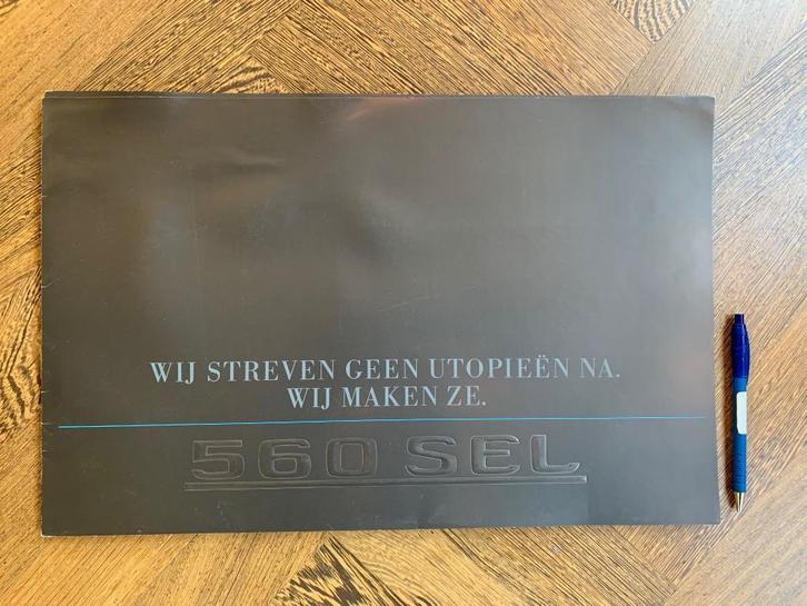 Grote Nederlandse zeldzame map Mercedes-Benz 560 SEL 1985, Boeken, Auto's | Folders en Tijdschriften, Zo goed als nieuw, Mercedes