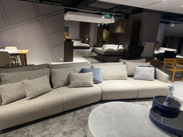 Lazzoni bank - 50% korting beschikbaar voor biedingen