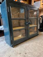 Vintage vitrinekast met glazen deuren, Huis en Inrichting, Ophalen, Gebruikt, 100 tot 150 cm, 50 tot 100 cm