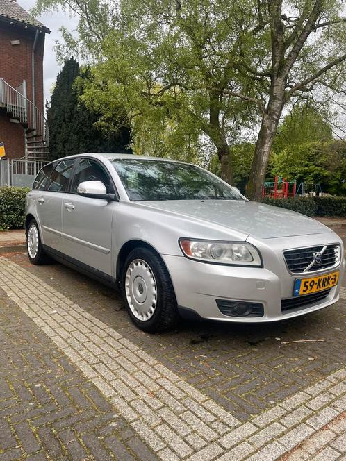 Volvo V50 1.6 2010 Grijs met een tik om de motor, Auto's, Volvo, Particulier, V50, Diesel, C, Stationwagon, Handgeschakeld, Origineel Nederlands