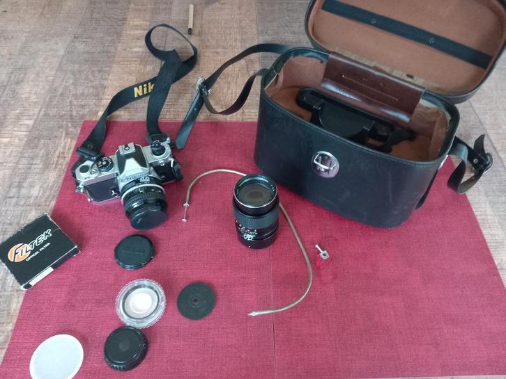 Nikon FM body inclusief lenzen, filters en koffer, Audio, Tv en Foto, Fotocamera's Analoog, Gebruikt, Spiegelreflex, Nikon, Ophalen of Verzenden