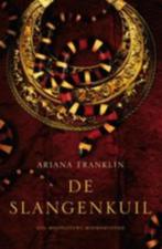 De slangenkuil - Ariana Franklin, Boeken, Ophalen of Verzenden, Zo goed als nieuw