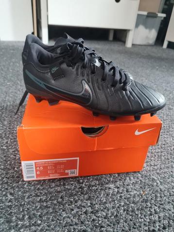 Voetbalschoenen Nike 36,5 beschikbaar voor biedingen