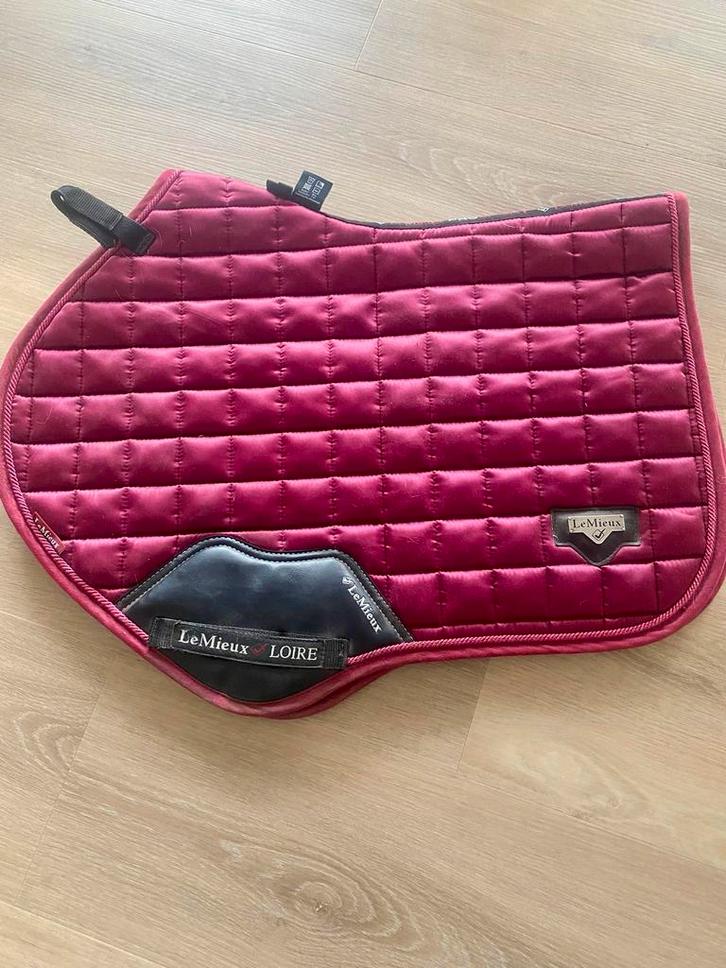 Zadeldek LeMieux Loire Classic CC Square Donkerrood, Dieren en Toebehoren, Paarden en Pony's | Dekens en Dekjes, Zo goed als nieuw