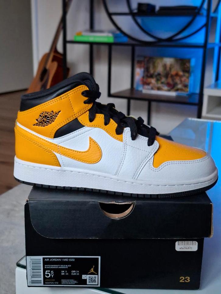 Nike Air Jordan 1 Mid University Gold Black Yellow maat 38, Kleding | Dames, Schoenen, Nieuw, Sneakers of Gympen, Oranje, Ophalen of Verzenden