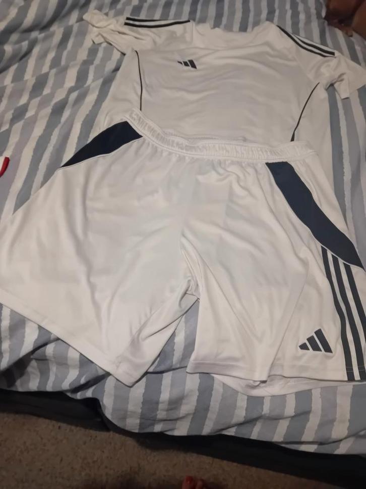 Adidas Setje Wit/Zwart - Broek XL, Shirt M, Kleding | Heren, T-shirts, Zo goed als nieuw, Maat 56/58 (XL), Wit, Ophalen of Verzenden
