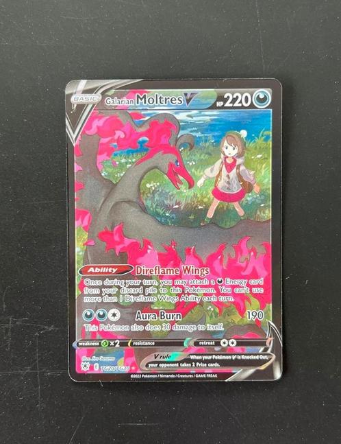Galarian Moltres V TG20, Hobby en Vrije tijd, Verzamelkaartspellen | Pokémon, Zo goed als nieuw, Losse kaart, Ophalen of Verzenden