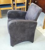 Suèdelook stoel, sierstiksel, op wieltjes, Huis en Inrichting, Fauteuils, Ophalen, Overige materialen, Minder dan 50 cm, Gebruikt