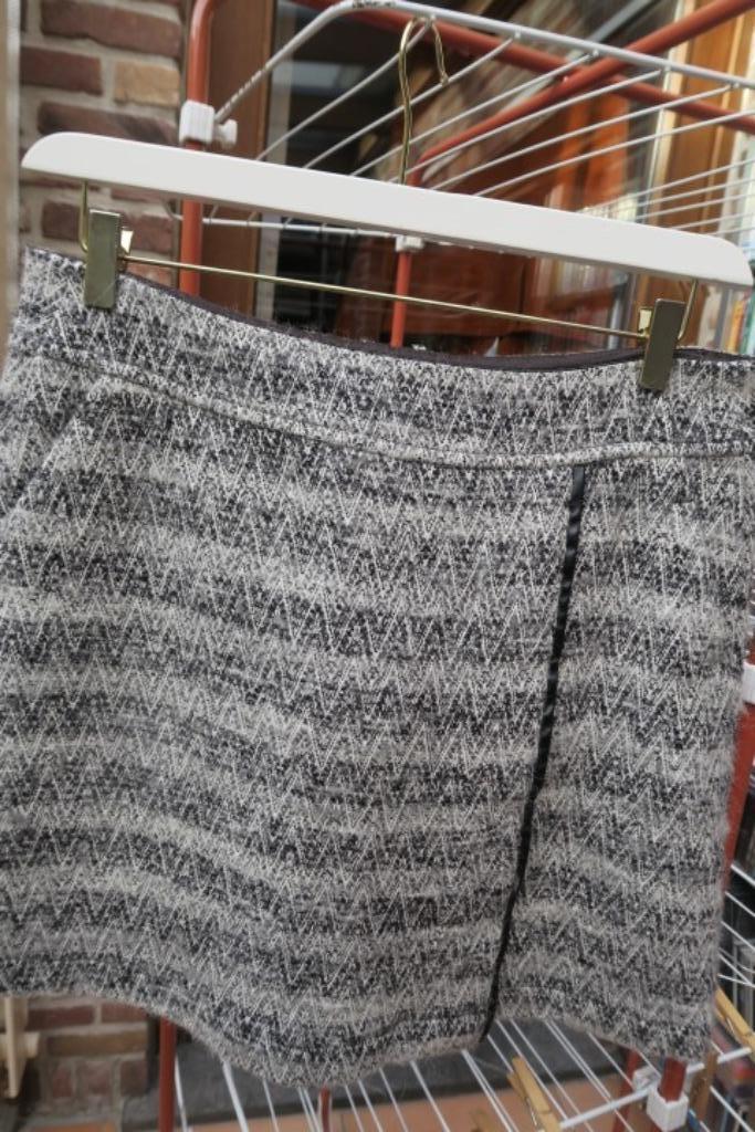 Rokje wol grijs dessin Xandres mt 42, Kleding | Dames, Rokken, Zo goed als nieuw, Maat 42/44 (L), Grijs, Boven de knie, Ophalen of Verzenden