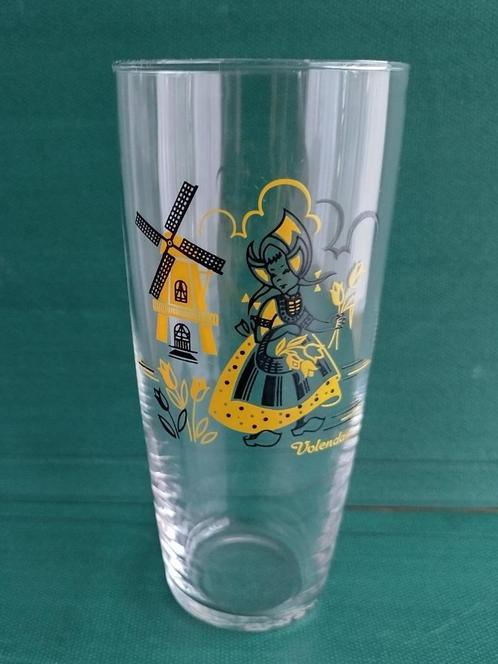 vintage bierglas Volendam, klederdracht, Holland, molen, Verzamelen, Glas en Borrelglaasjes, Zo goed als nieuw, Bierglas, Ophalen of Verzenden