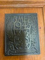 5 Mei 1945 bronzenPlaque  - Bevrijding Nederland, Antiek en Kunst, Ophalen of Verzenden