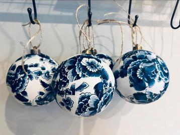 Delfts blauwe kerstballen groot 14cm 5 stuks beschikbaar voor biedingen