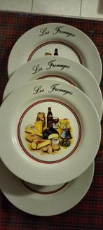 Borden set van 4 met text Les Fromages, Huis en Inrichting, Keuken | Servies, Ophalen of Verzenden, Zo goed als nieuw, Bord(en)
