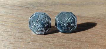 2 Antieke, zilveren ruiterknopen beschikbaar voor biedingen