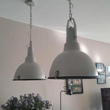 2 stuks Industriële Hanglampen Grijs  beschikbaar voor biedingen