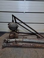 Antieke Gierpomp 'Kattekop' met toebehoren, Ophalen