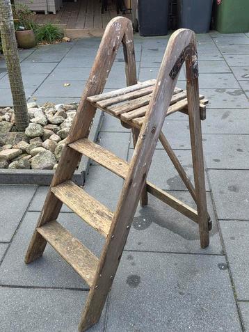 Landelijke Brocante Trap  beschikbaar voor biedingen