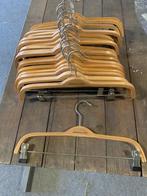 50 houten stevige kledinghangers voor broeken, Ophalen, Koopmans HH, Harriekoopmans1968@gmail.com, Beatrixstraat 65E Beneden Leeuwen